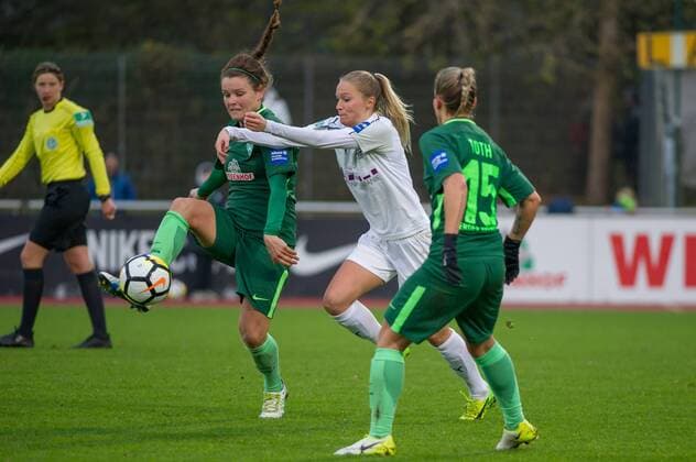 Janis Angrick SV Werder Bremen 8 in duel with Turid Knaak SGS Essen 33 Gabriella Toth SV Werder Bremen 15 Soccer Allianz Women Bundesliga SV Werder Bremen SGS Essen xobx