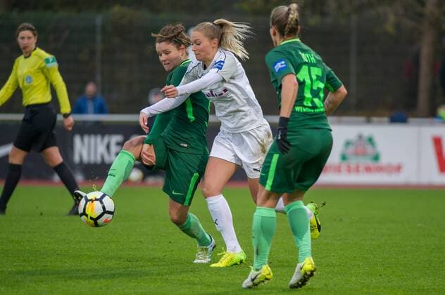 Janis Angrick SV Werder Bremen 8 in duel with Turid Knaak SGS Essen 33 Gabriella Toth SV Werder Bremen 15 Soccer Allianz Women Bundesliga SV Werder Bremen SGS Essen xobx
