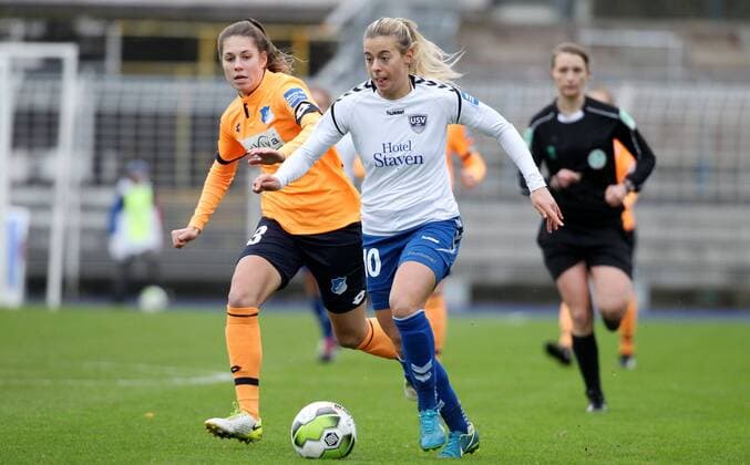 GER 1 Bundesliga Women FF USV Jena vs TSG Hoffenheim 12 11 17 Jena Ernst Abbe Sportfeld GER Allianz Women Bundesliga 1 Bundesliga Women Season 2017 2018 08 Round FF FF JV vs TSG Hoffenheim in the picture Amelia Pietrangelo Jena against Isabella Hartig Hoffenheim