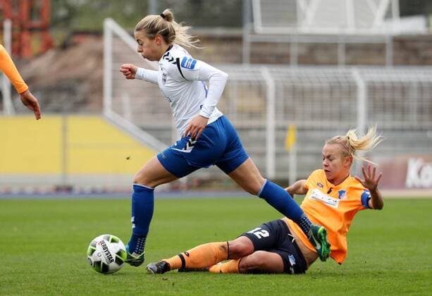 GER 1 Bundesliga Women FF USV Jena vs TSG Hoffenheim 12 11 17 Jena Ernst Abbe Sportfeld GER Allianz Women Bundesliga 1 Bundesliga Women Season 2017 2018 08 Round FF FF JV vs TSG Hoffenheim in the picture Amelia Pietrangelo Jena against Stephanie Breitner Hoffenheim