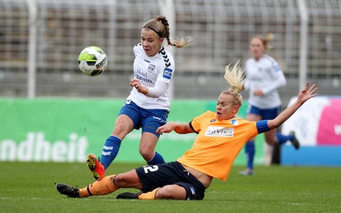 GER 1 Bundesliga Women FF USV Jena vs TSG Hoffenheim 12 11 17 Jena Ernst Abbe Sportfeld GER Allianz Women Bundesliga 1 Bundesliga Women Season 2017 2018 08 Round FF FF JV vs TSG Hoffenheim in the picture Annika Graser Jena against Stephanie Breitner Hoffenheim