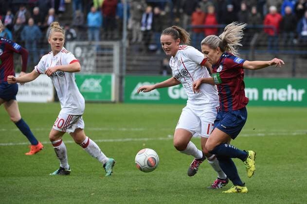 Soccer Women 1 Bundesliga Season 2017 18 8 Round 1 FFC Turbine Potsdam FC Bayern Munich Leonie Maier Nr 20 FC Bayern Munich Verena Wieder Nr 17 FC Bayern Munich Gina Chmielinski No 18 1 FFC Turbine Potsdam 12 11 17 Copyright: xMichaelxHundtx xMatthiasxKochx