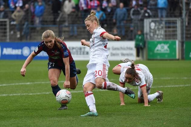 Soccer Women 1 Bundesliga Season 2017 18 8 Round 1 FFC Turbine Potsdam FC Bayern Munich Tabea Kemme No 21 1 FFC Turbine Potsdam Leonie Maier No 20 FC Bayern Munich Gina Lewandowski No 2 FC Bayern Munich 12 11 17 Copyright: xMichaelxHundtx xMatthiasxKochx