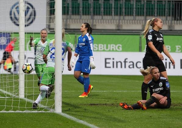 VfL vs Frankfurt Women Wolfsburg Germany 12 11 2017 FOOTBALL VfL Wolfsburg vs 1 FFC Frankfurt 1 Allianz Women Bundesliga Season 2017 18 Picture shows Pernille Harder VfL Wolfsburg is cheering with the team for their goal to Wolfsburg