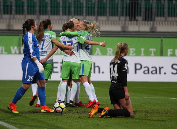 VfL vs Frankfurt Women Wolfsburg Germany 12 11 2017 FOOTBALL VfL Wolfsburg vs 1 FFC Frankfurt 1 Allianz Women Bundesliga Season 2017 18 Picture shows Pernille Harder VfL Wolfsburg is cheering with the team for their goal to Wolfsburg