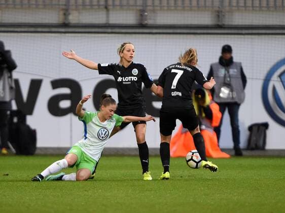 171112 WOLFSBURG GERMANY Football Allianz Women Bundesliga 8 Gameday VfL Wolfsburg vs 1 FFC Frankfurt on 12 November 2017 in AOK Stadium in Wolfsburg Germany xPW001F2Px