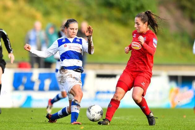 Karoline Kohr Cologne 13 stops Rieke Dieckmann MSV 16 in midfield Soccer Allianz Women Bundesliga MSV Duisburg 1 FC Cologne xmkx