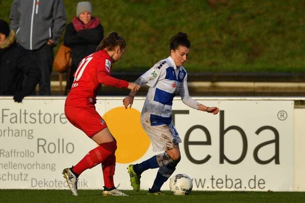 Kristina Hild Cologne 27 in the duel on the sideline with Barbara Dunst MSV 18 Football Allianz Women Bundesliga MSV Duisburg 1 FC Cologne xmkx