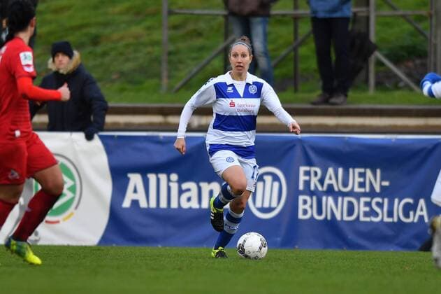 Yvonne Zielinski MSV 17 in forward run with ball Soccer Allianz Women Bundesliga MSV Duisburg 1 FC Cologne xmkx