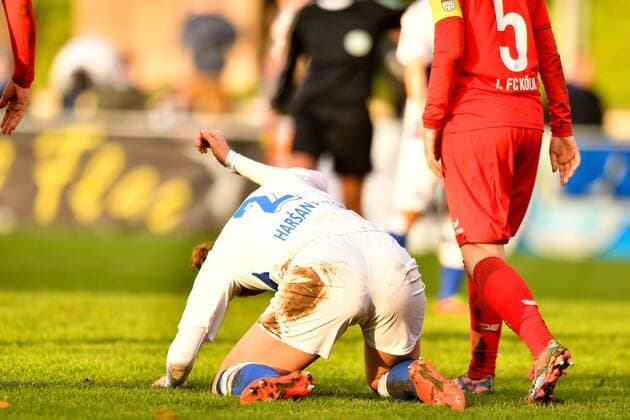 Lucia Harsanyova MSV 2 is on the verge of frustration on the ground MSV Duisburg on the ground Soccer Allianz Women Bundesliga MSV Duisburg 1 FC Cologne xmkx