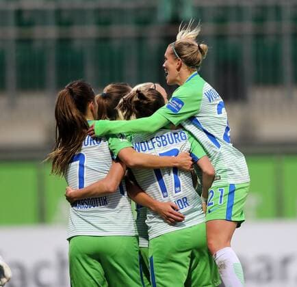 Wolfsburg cheers to Pernille Harder VfL Wolfsburg and Ewa Pajor VfL Wolfsburg