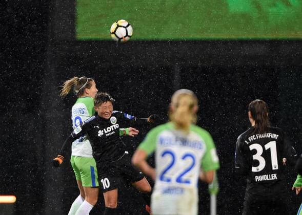 Head-on duel between Lena Goeßling Wolfsburg 28 and Kumi Yokoyama 10 Frankfurt 171112 WOLFSBURG GERMANY Football Alliance Women Bundesliga 8 Gameday VfL Wolfsburg vs 1 FFC Frankfurt on 12 November 2017 in AOK Stadium in Wolfsburg Germany xPW001F2Px