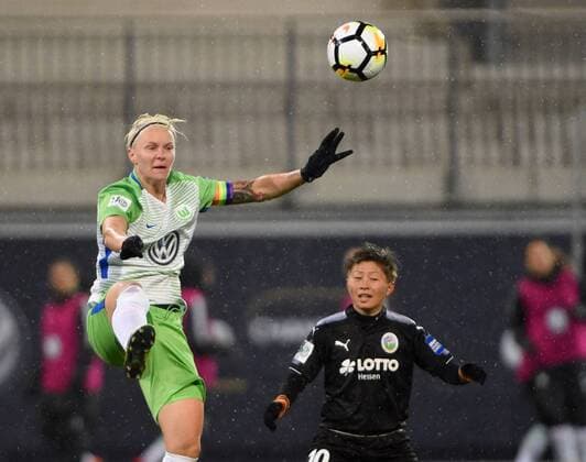 Nilla Fischer Wolfsburg 4 Kumi Yokoyama 10 Frankfurt 171112 WOLFSBURG GERMANY Soccer Allianz Women Bundesliga 8 Gameday VfL Wolfsburg vs 1 FFC Frankfurt on 12 November 2017 in AOK Stadium in Wolfsburg Germany xPW001F2Px