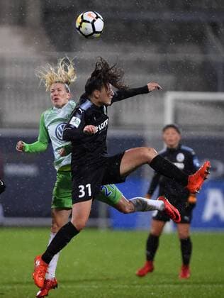 Head Coach duel between Lara Dickenmann Wolfsburg 21 and Tanja Pawollek 31 Frankfurt 171112 WOLFSBURG GERMANY Football Alliance Women Bundesliga 8 Gameday VfL Wolfsburg vs 1 FFC Frankfurt on 12 November 2017 in AOK Stadium in Wolfsburg Germany xPW001F2Px