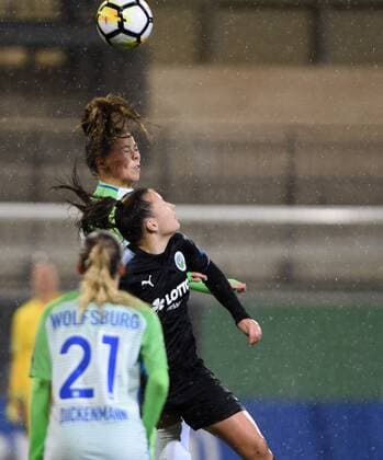 Head Coach duel between Lara Dickenmann Wolfsburg 21 and Tanja Pawollek 31 Frankfurt 171112 WOLFSBURG GERMANY Football Alliance Women Bundesliga 8 Gameday VfL Wolfsburg vs 1 FFC Frankfurt on 12 November 2017 in AOK Stadium in Wolfsburg Germany xPW001F2Px