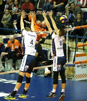 GER 1 VBL BR VOLLEYS VS SVG Lueneburg 12 11 2017 Max Schmeling Halle Berlin GER 1 VBL BR VOLLEYS VS SVG Lueneburg pictured Steven Marshall BR Volleys 2 Noah Baxpoehler Lueneburg 4 Adam Kocian Lueneburg 8 nordphotox xEngler nph00076