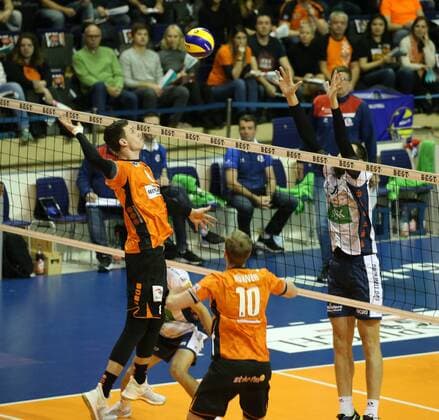 GER 1 VBL BR VOLLEYS VS SVG Lueneburg 12 11 2017 Max Schmeling Halle Berlin GER 1 VBL BR VOLLEYS VS SVG Lueneburg in the picture Graham Vigrass BR Volleys 8 Matthias Pompe Lueneburg 10 nordphotox xEngler nph00076
