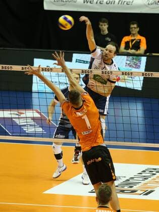 1 VBL BR VOLLEYS VS SVG Lueneburg 12 11 2017 Max Schmeling Halle Berlin GER 1 VBL BR VOLLEYS VS SVG Lueneburg in the picture Aleksander Okolic BR Volleys 1 Matthias Pompe Lueneburg 10 nordphotox xEngler nph00076