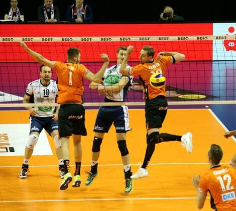 1 VBL BR VOLLEYS VS SVG Lueneburg 12 11 2017 Max Schmeling Halle Berlin GER 1 VBL BR VOLLEYS VS SVG Lueneburg pictured Aleksander Okolic BR Volleys 1 Sebastian Kuehner BR Volleys 10 Noah Baxpoehler Lueneburg 4 Matthias Pompe Lueneburg 10 nordphotox xEngler nph00076