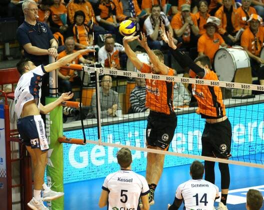 1 VBL BR VOLLEYS VS SVG Lueneburg 12 11 2017 Max Schmeling Halle Berlin GER 1 VBL BR VOLLEYS VS SVG Lueneburg pictured Paul Carroll BR Volleys 12 Graham Vigrass BR Volleys 8 Ryan Sclater Lueneburg 15 nordphotox xEngler nph00076
