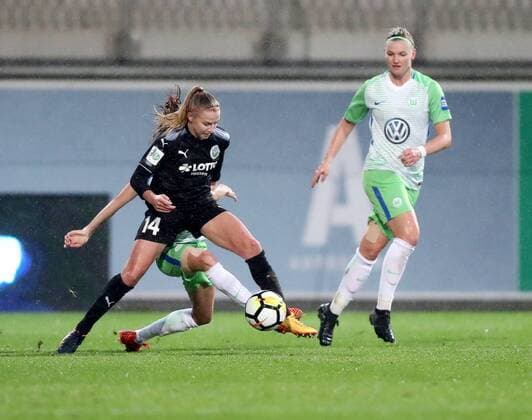Tessa Wullaert VfL Wolfsburg hides Groenen Jackie 1 FFC Frankfurt Alexandra Popp VfL Wolfsburg