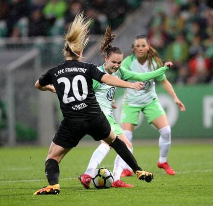 Stoerzel Laura 1 FFC Frankfurt Caroline Graham Hansen VfL Wolfsburg