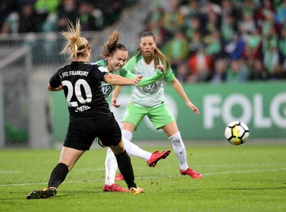 Stoerzel Laura 1 FFC Frankfurt Caroline Graham Hansen VfL Wolfsburg