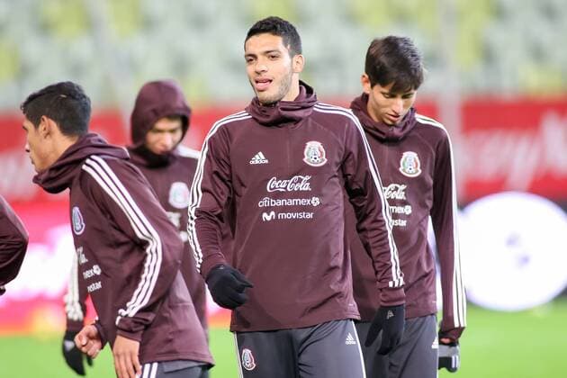 Fußball, Training und PK Nationalteam Mexiko Gdansk, 12.11.2017 Pilka nozna. Reprezentacja Meksyku. Trening,Gdansk,Polska., Football. national team Nationalteam of Mexico. Trening., Gdansk , Poland., NZ: Raul Jimenez Fot. Tomasz Zasinski 058sport.pl NEWSPIX.PL --- Newspix.pl  20171112_IMG_0038_004_ZAS