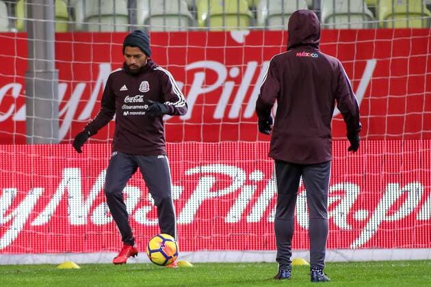 Fußball, Training und PK Nationalteam Mexiko Gdansk, 12.11.2017 Pilka nozna. Reprezentacja Meksyku. Trening,Gdansk,Polska., Football. national team Nationalteam of Mexico. Trening., Gdansk , Poland., NZ: Javier Aquino Fot. Tomasz Zasinski 058sport.pl NEWSPIX.PL --- Newspix.pl  20171112_IMG_0073_009_ZAS