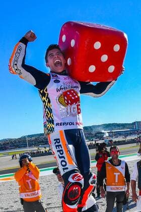 MotoGP, Marc Marquez erneut Weltmeister MARC MARQUEZ (93) from Spain and Respol Honda celebrating his championship during the Moto GP Race MotoGP session of the race of the Valencia Grand Prix at Ricardo Tormo racetrack in Cheste, near Valencia on November 12, 2017 (Photo: Alvaro Sanchez)  xALVAROxSANCHEZx xx