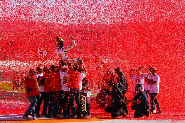 MotoGP, Marc Marquez erneut Weltmeister MARC MARQUEZ (93) from Spain and Respol Honda celebrating his championship during the Moto GP Race MotoGP session of the race of the Valencia Grand Prix at Ricardo Tormo racetrack in Cheste, near Valencia on November 12, 2017 (Photo: Alvaro Sanchez)  xALVAROxSANCHEZx xx