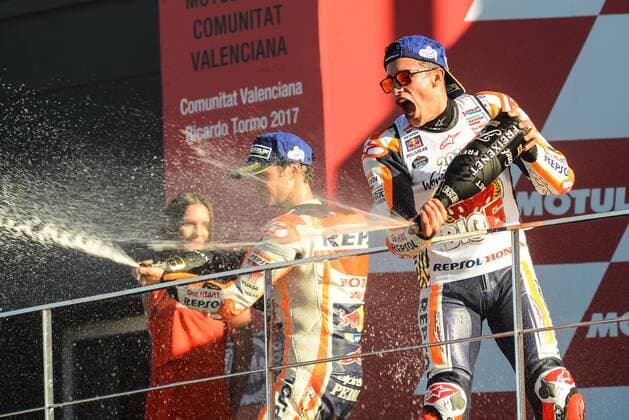 MotoGP, Marc Marquez erneut Weltmeister DANI PEDROSA (26) FROM spain and Repsol Honda and MARC MARQUEZ (93) from Spain and Respol Honda at the podium during the Moto GP Race MotoGP session of the race of the Valencia Grand Prix at Ricardo Tormo racetrack in Cheste, near Valencia on November 12, 2017 (Photo: Alvaro Sanchez)  xALVAROxSANCHEZx xx