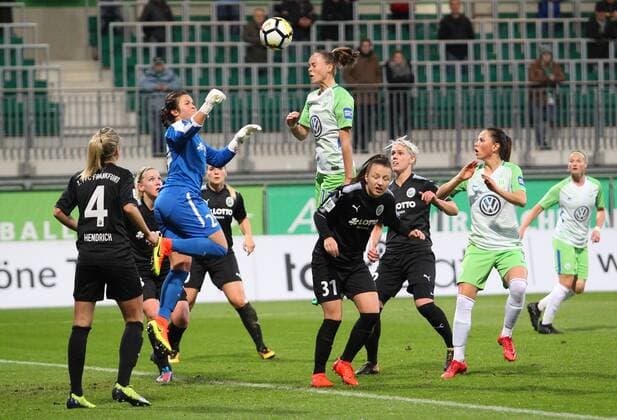 VfL vs Frankfurt Women Wolfsburg Germany 12 11 2017 FOOTBALL VfL Wolfsburg vs 1 FFC Frankfurt 1 Allianz Women Bundesliga Season 2017 18 Image shows goalkeeper Bryant Heaberlin Kremer 1 FFC Frankfurt Ewa Pajor VfL Wolfsburg Sara Björk Gunnarsdottir VfL Wolfsburg Kathrin Hendrich 1 FFC Frankfurt Wolfsburg