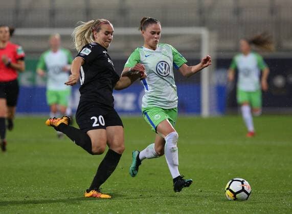 VfL vs Frankfurt Women Wolfsburg Germany 12 11 2017 FOOTBALL VfL Wolfsburg vs 1 FFC Frankfurt 1 Allianz Women Bundesliga Season 2017 18 Picture shows Laura Störzel 1 FFC Frankfurt Ewa Pajor VfL Wolfsburg Wolfsburg