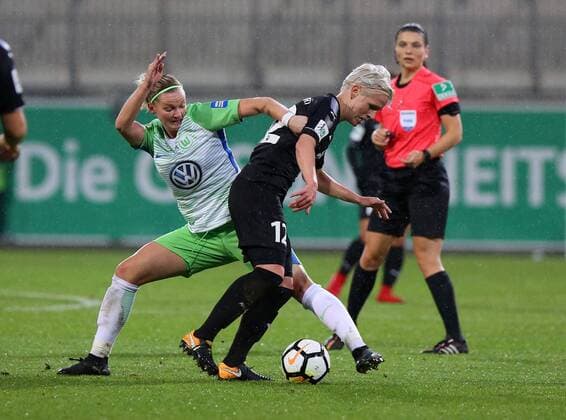 VfL vs Frankfurt Women Wolfsburg Germany 12 11 2017 FOOTBALL VfL Wolfsburg vs 1 FFC Frankfurt 1 Allianz Women Bundesliga Season 2017 18 Picture shows Alexandra Popp VfL Wolfsburg Sophie Schmidt 1 FFC Frankfurt Wolfsburg