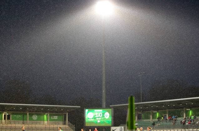 VfL vs Frankfurt Women Wolfsburg Germany 12 11 2017 FOOTBALL VfL Wolfsburg vs 1 FFC Frankfurt 1 Allianz Women Bundesliga Season 2017 18 Image shows rain AOK Stadion Wolfsburg