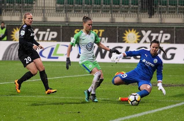 VfL vs Frankfurt Women Wolfsburg Germany 12 11 2017 FOOTBALL VfL Wolfsburg vs 1 FFC Frankfurt 1 Allianz Women Bundesliga Season 2017 18 Picture shows Laura Störzel 1 FFC Frankfurt Ewa Pajor VfL Wolfsburg goalkeeper Bryant Heaberlin Kremer 1 FFC Frankfurt Wolfsburg