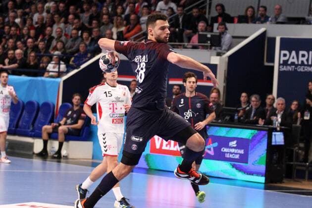 Handball, CL, Paris St. Germain - MKB Veszprem Nedim remili (Paris) HANDBALL : Paris Saint-Germain Handball vs Telekom Veszprem - Velux EHF Champions League - 7eme journee - 12 11 2017 KevinDomas Panoramic 