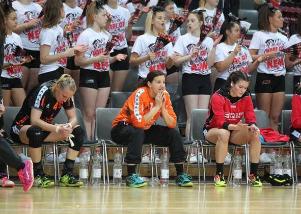 l Sabine Heusdens Bad Wildungen 4 Manuela Bruetsch Bad Wildungen 12 and Mariel Beugels Bad Wildungen 16 are sitting on the bench disappointed after the match Bayer 04 Leverkusen vs Bad Wildungen Vipers Handball Women 1 Bundesliga 12 11 2017 Leverkusen Copyright: xHommes Eibner-Pressefotox EP_MHS