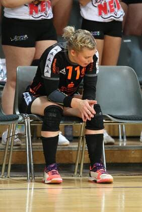 Miranda Schmidt Robben Bad Wildungen 11 is sitting on the bench disappointed after the match Bayer 04 Leverkusen vs Bad Wildungen Vipers Handball Women 1 Bundesliga 12 11 2017 Leverkusen Copyright: xHommes Eibner-Pressefotox EP_MHS
