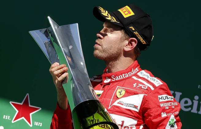 Formel 1, Sebastian Vettel gewinnt GP Brasilien Grande Prêmio do Brasil de Fórmula 1 2017 SÃO PAULO, SP - 12.11.2017: GRANDE PRÊMIO DO BRASIL DE FÓRMULA 1 2017 - Ferrari& 39;s Sebastian Vettel celebrates his victory during the 2017 Foa 1 Braziliailian Grand Prix at the Interlagos Autodrome in Sao Paulo, SP, on Sunday (12). (Photo: Rodolfo Buhrer La Imagem Fotoarena) x1426081x  RodolfoxBuhrer