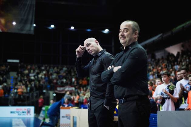Berlin Germany 12 11 2017 Coach Luke Reynolds BR Volleys and co coach Manilo Puxeddu BR Volleys playing the volleyball Bundesliga season 2017 2018 between Berlin Recycling Volleys SVG Lüneburg
