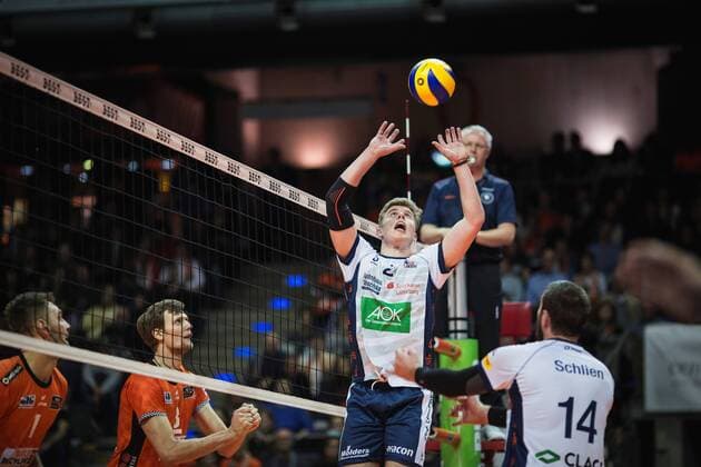 Berlin Germany 12 11 2017 Gijs van Solkema Lüneburg 2 playing the volleyball Bundesliga Season 2017 2018 between Berlin Recycling Volleys SVG Lüneburg
