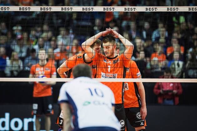 Berlin Germany 12 11 2017 Robert Kromm BR Volleys 3 gives instructions to Aleksandar Okolic BR Volleys 1 at the game of Volleyball Bundesliga season 2017 2018 between Berlin Recycling Volleys SVG Lüneburg