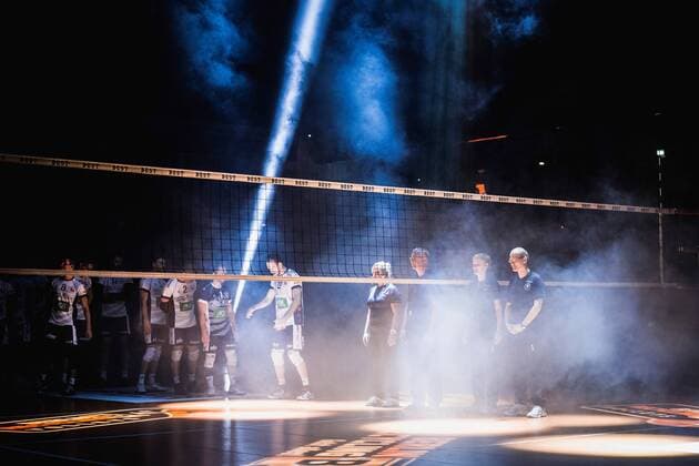 Berlin Germany 12 11 2017 Referees and Lueneburg players wait before the game at the game of volleyball Bundesliga season 2017 2018 between Berlin Recycling Volleys SVG Lueneburg
