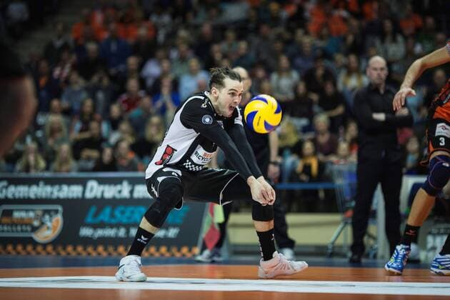 Berlin Germany 12 11 2017 Luke Perry BR Volleys 4 playing the Volleyball Bundesliga season 2017 2018 between Berlin Recycling Volleys SVG Lueneburg
