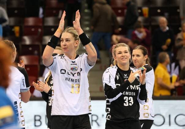 Ludwigsburg Handball EHF Champions League SG BBM Bietigheim vs MNE Buducnost Cheers Luisa Schulze BBM Tess Wester BBM