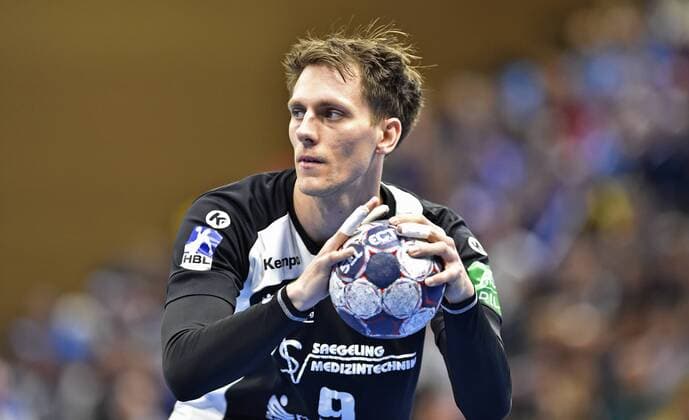 12 11 2017 Dresden Julius Dierberg at the seven-meter handball 2 Bundesliga HC Elbflorenz Dresden ThSV Eisenach 30 27
