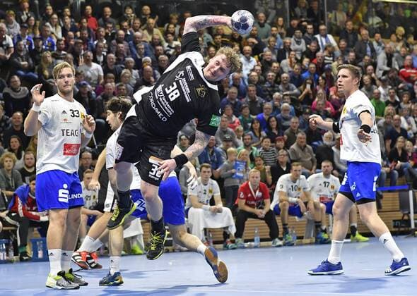12 11 2017 Dresden Henning Quade throwing handball 2 Bundesliga HC Elbflorenz Dresden ThSV Eisenach 30 27
