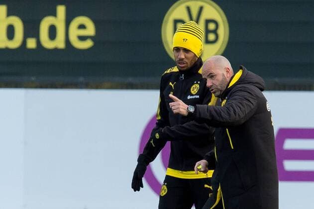 Dortmund Germany 2017 11 13 Training BV Borussia Dortmund BVB Auba Pierre Emerick Aubameyang BVB speaks with coach Peter Bosz BVB DeFodi001